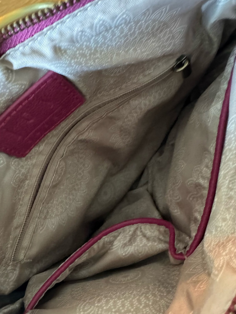 Women’s Fuchsia Crossbody Bag with Ring Accent - Picture 4 of 5